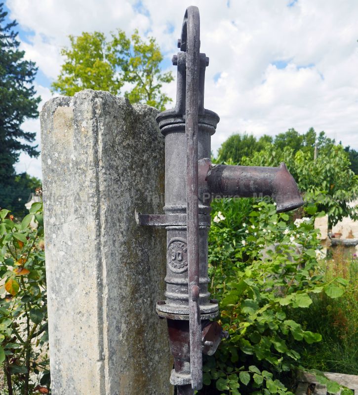 Detail of the old cast iron water pump on our rustic-looking fountain | For sale in Provence at BIDAL Antique Materials.