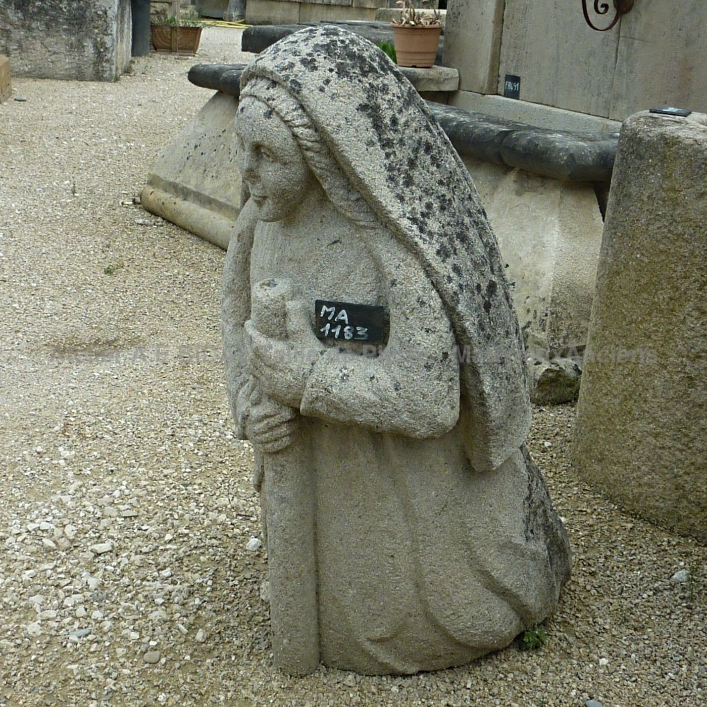 Sculpture en pierre représentant un buste de femme - sculpture ancienne 18ème.