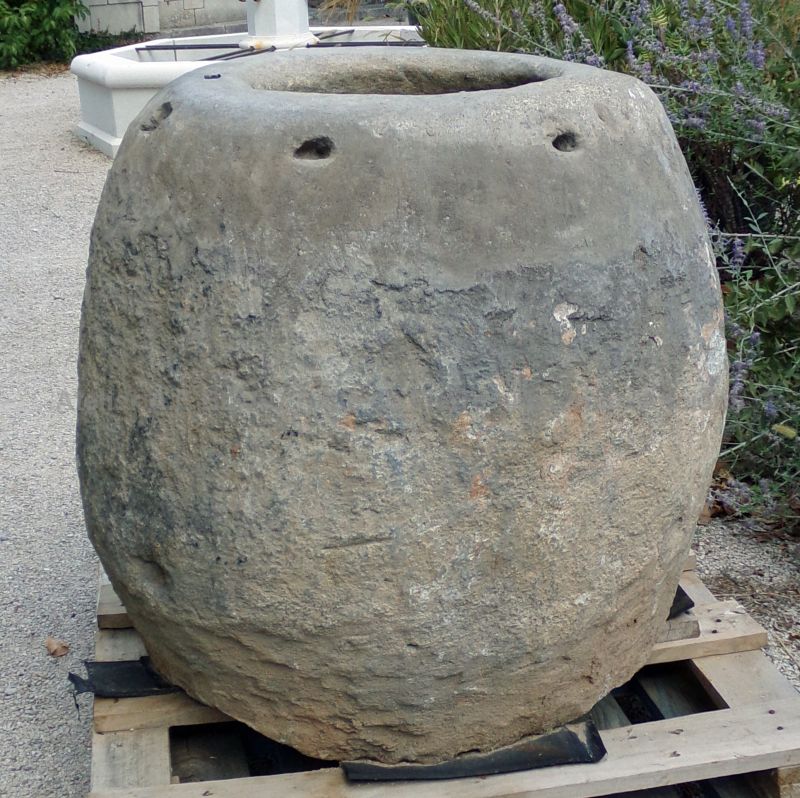 Bac rond ancien en pierre usée et patinée - Atelier Alain BIDAL (Provence)
