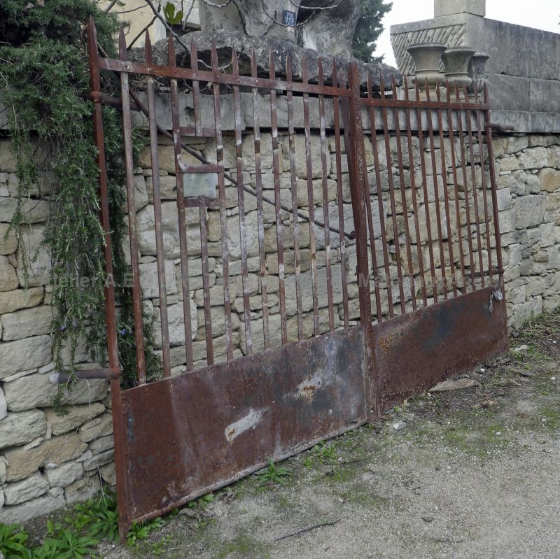 Gate for pillars : reclaimed wrought iron gate with 2 doors - Atelier Alain BIDAL (Provence)
