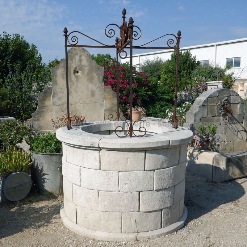Round stone well for garden - hand-crafted by Atelier Alain BIDAL.