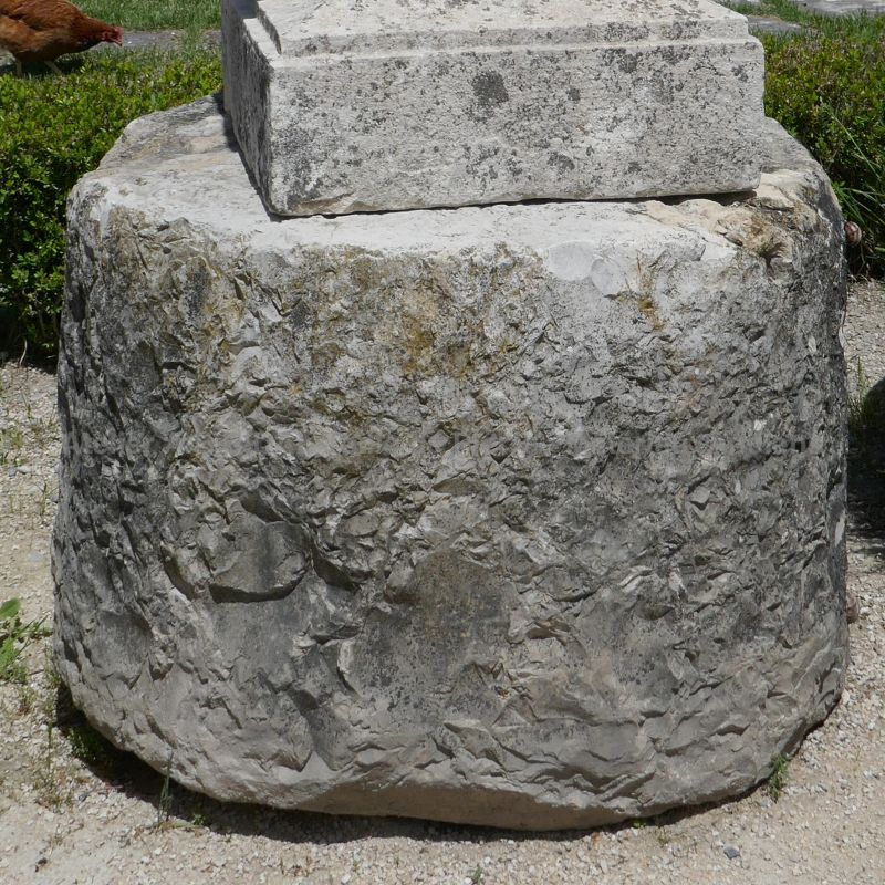 Grain wheel in massive stone by The Antique Materials in Provence Alain BIDAL.