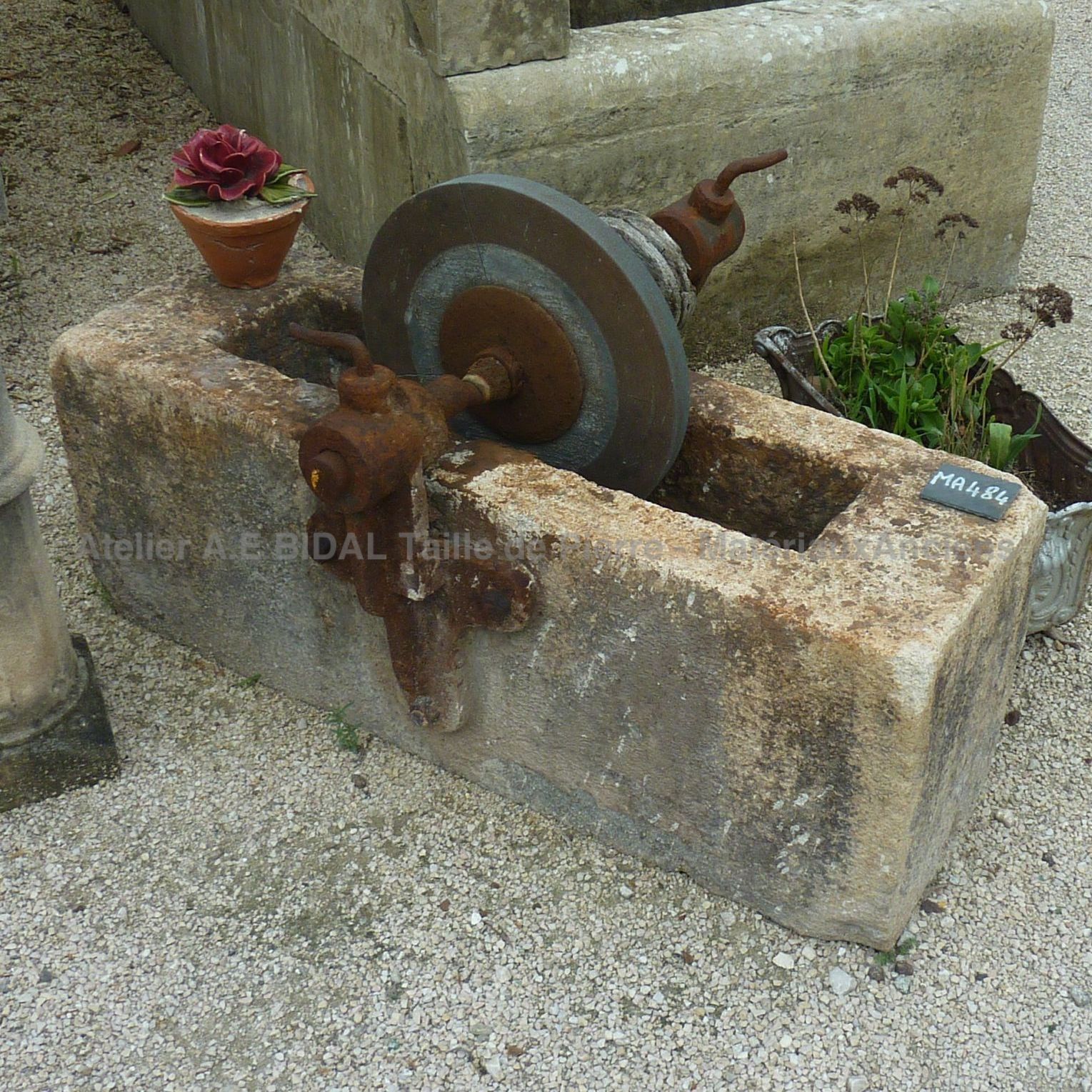 Meule ancienne en parfait état de fonctionnement.