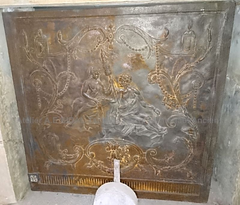 Plaque de cheminée en fonte ǀ Accessoires de cheminée de grand format.