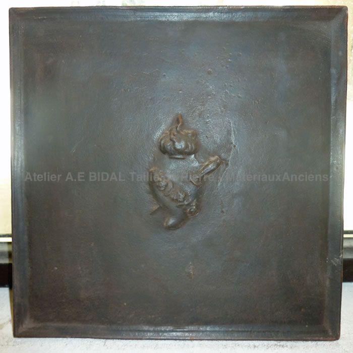 Plaque décorative cheminée - accessoires anciens de cheminée, éléments religieux.