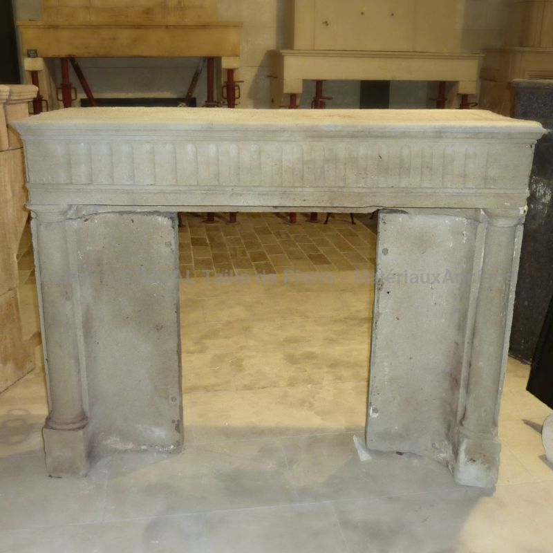 Ancienne cheminée en pierre | Cheminée en pierre de style Empire en vente chez le tailleur de pierre Alain BIDAL