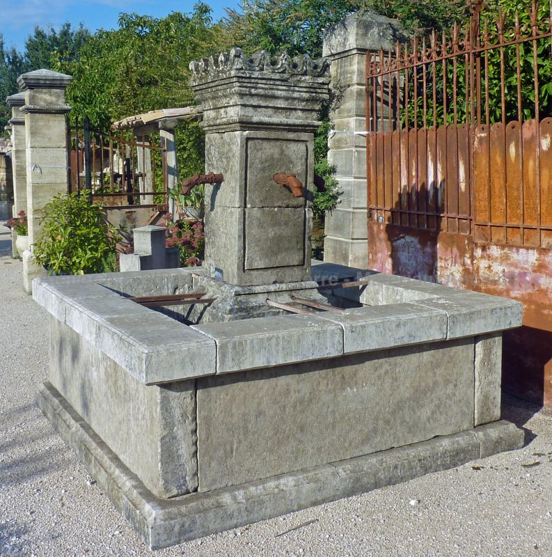 Beautiful central stone fountain made in the South of France by the stonemason Alain BIDAL.