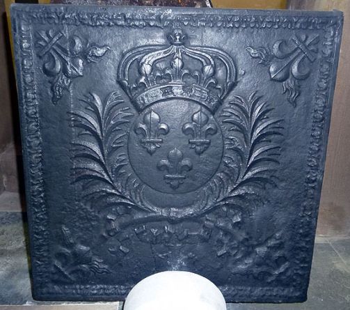 Plaque de cheminée en fonte armoiries de France - plaque décorative cheminée en fonte ancienne.