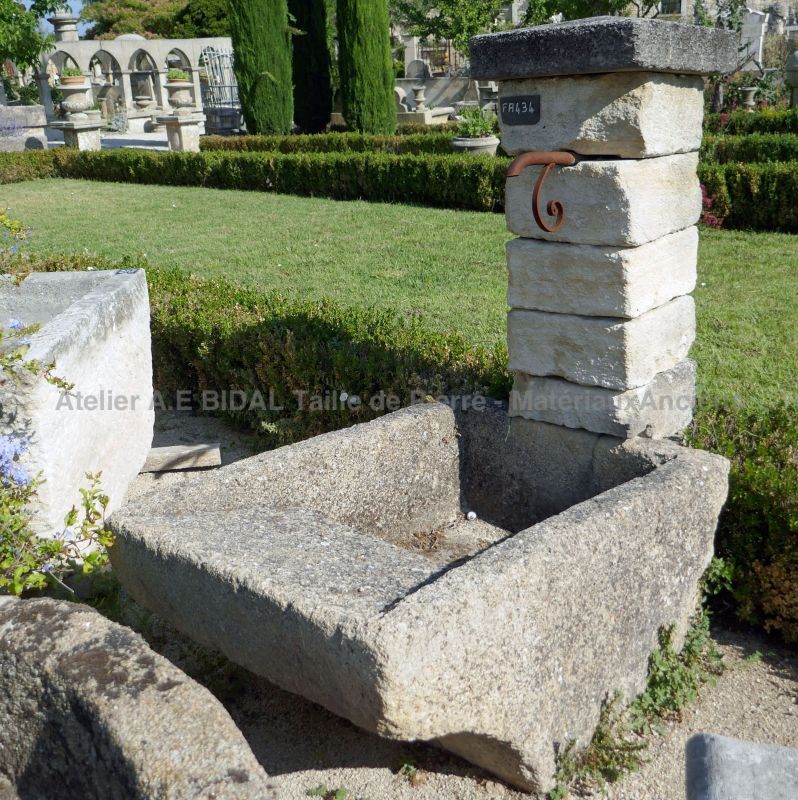 Garden fountain in old stones by The Antique Materials in Provence Alain BIDALLes Matériaux Anciens en Provence Alain BIDAL