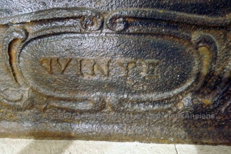 Plaque de fonte ancienne : Loth fuyant Sodome en flammes