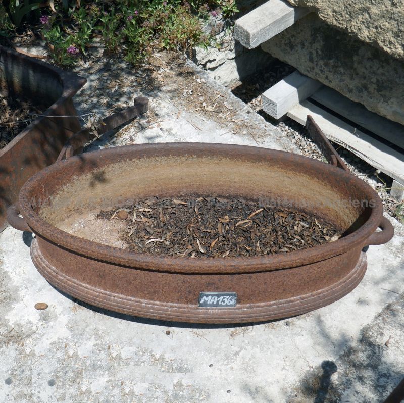 Antique iron trough by Alain BIDAL Antique Materials in Provence