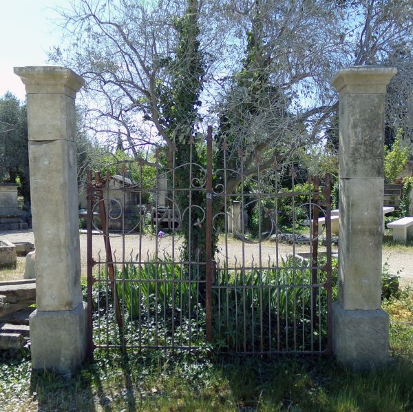 Piliers anciens en pierre - Belle paire d'anciens piliers pour décoration extérieure