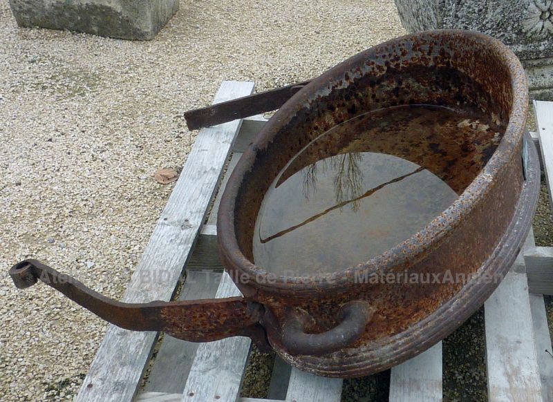 Old trough decorated with moldings and a forged flower - Reclaimed rough for an authentic decoration.