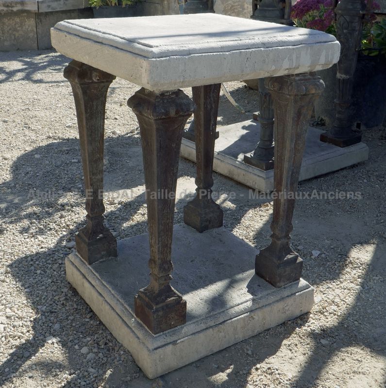 Socle ou petite table en fonte et pierre ancienne - Socle en matériaux anciens.