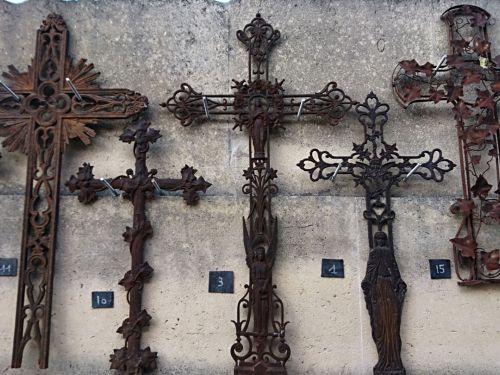 Les Mémoires d’Adrien, matériaux anciens en Provence, vous proposent de nombreux objets emprunts de notre patrimoine.