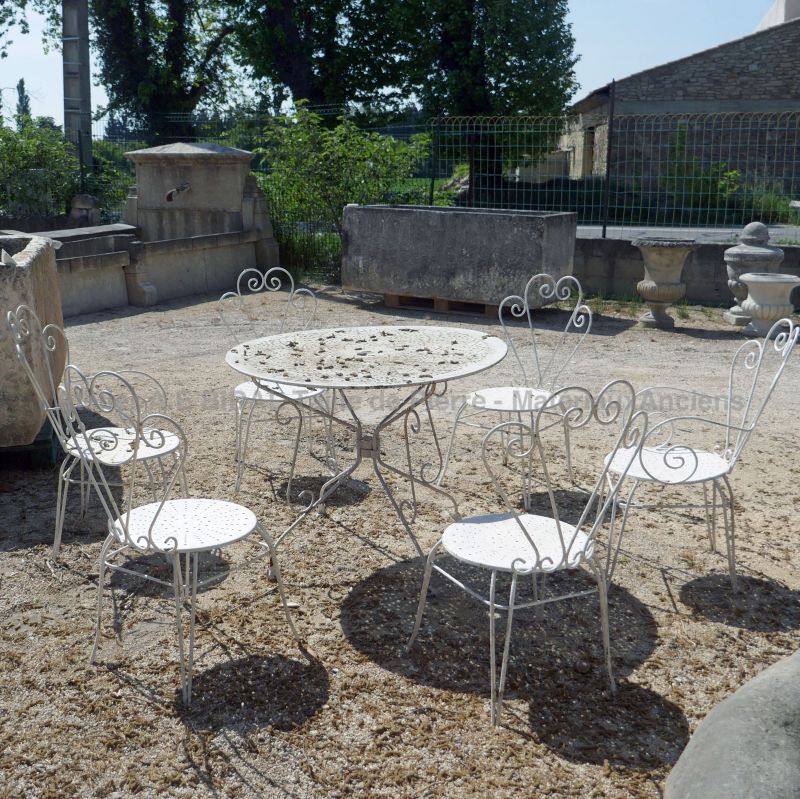 Mobilier de jardin vintage en fer forgé : chaises, fauteuils et table en fer forgé d'occasion
