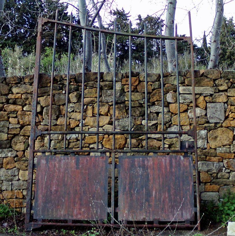 Wrought iron gate, 4 meters wide, with 2 semi-openwork doors - Atelier Alain BIDAL (Provence)
