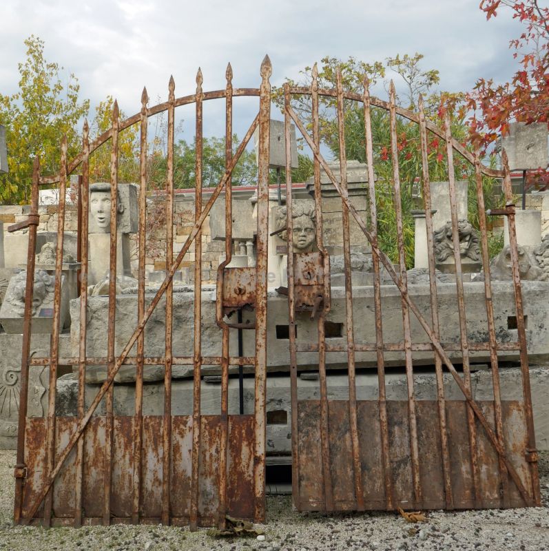 Ancient double-doors gate : wrought iron gate by Atelier Alain BIDAL, Provence.
