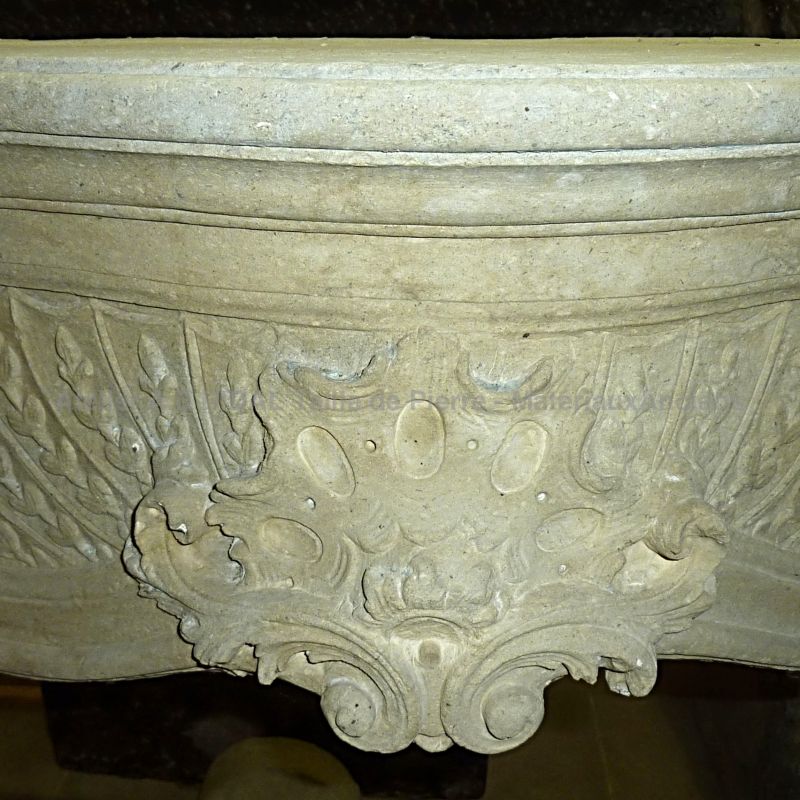 Antique fireplace in clear stone - a Louis 15 stone fireplace.