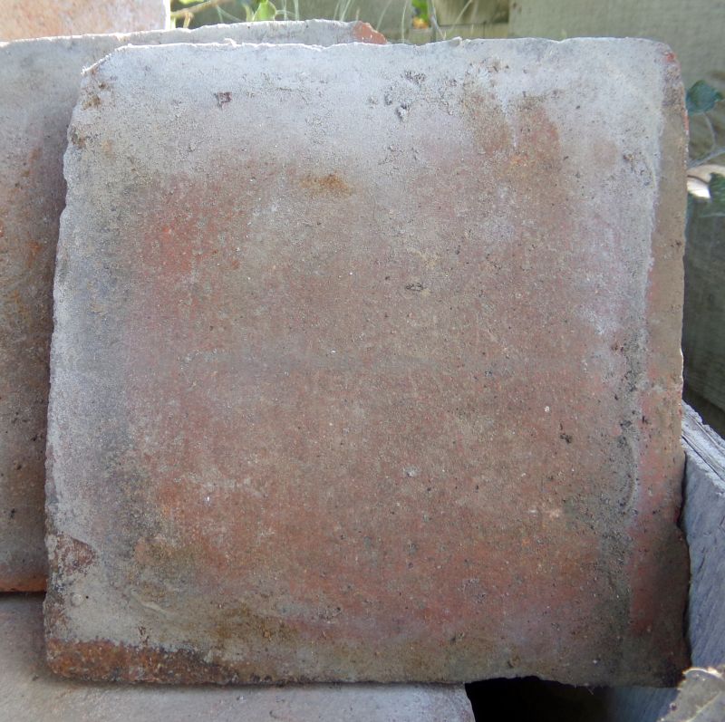Dallage ancien en terre cuite en vente en Provence chez les Matériaux Anciens Alain Bidal