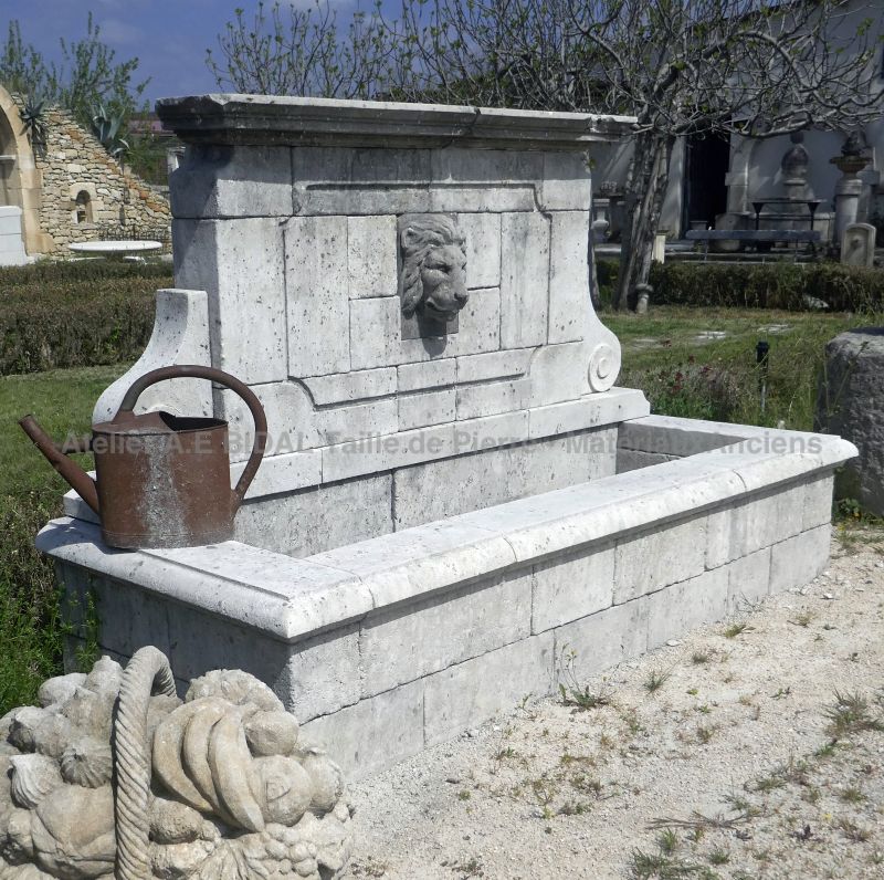 Large rustic fountain by the stonemason in Provence Alain BIDAL