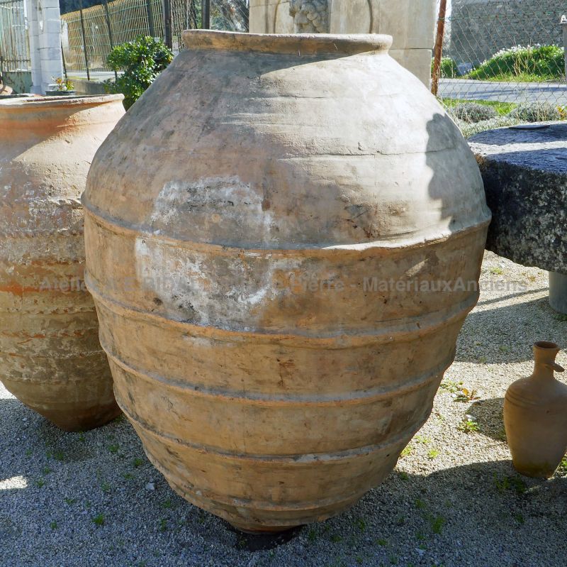 Grande jarre ancienne en terre cuite patinée - Les Matériaux Anciens en Provence Alain BIDAL