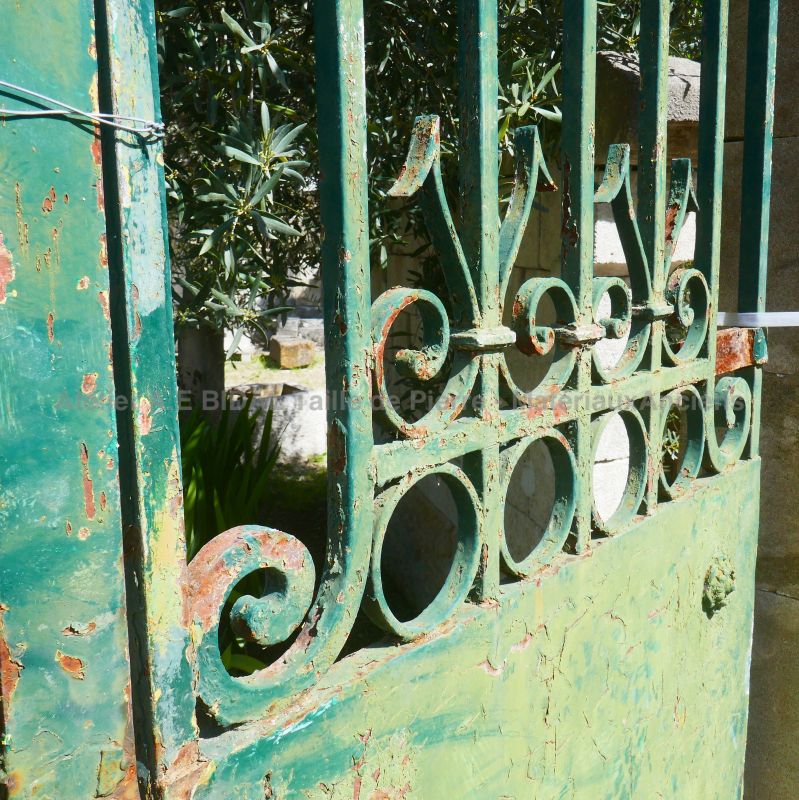 Reclaimed 2-doors gate in wrought iron - beautiful old wrought-iron gate by Atelier Alain BIDAL (Provence)