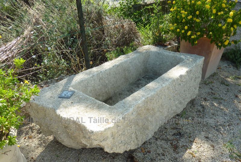 Grand bac en pierre ingèlive | Bac en pierre pour déco de jardin | Jardinière en pierre naturelle