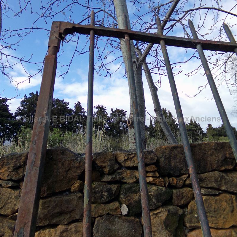 Antique wrought iron gate, 4 meters wide, double doors - Atelier Alain BIDAL (Provence)