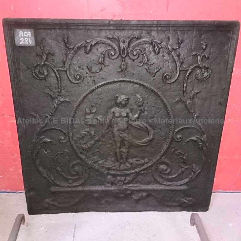 Large cast iron fireback ǀ French antique iron fireplace accessories.