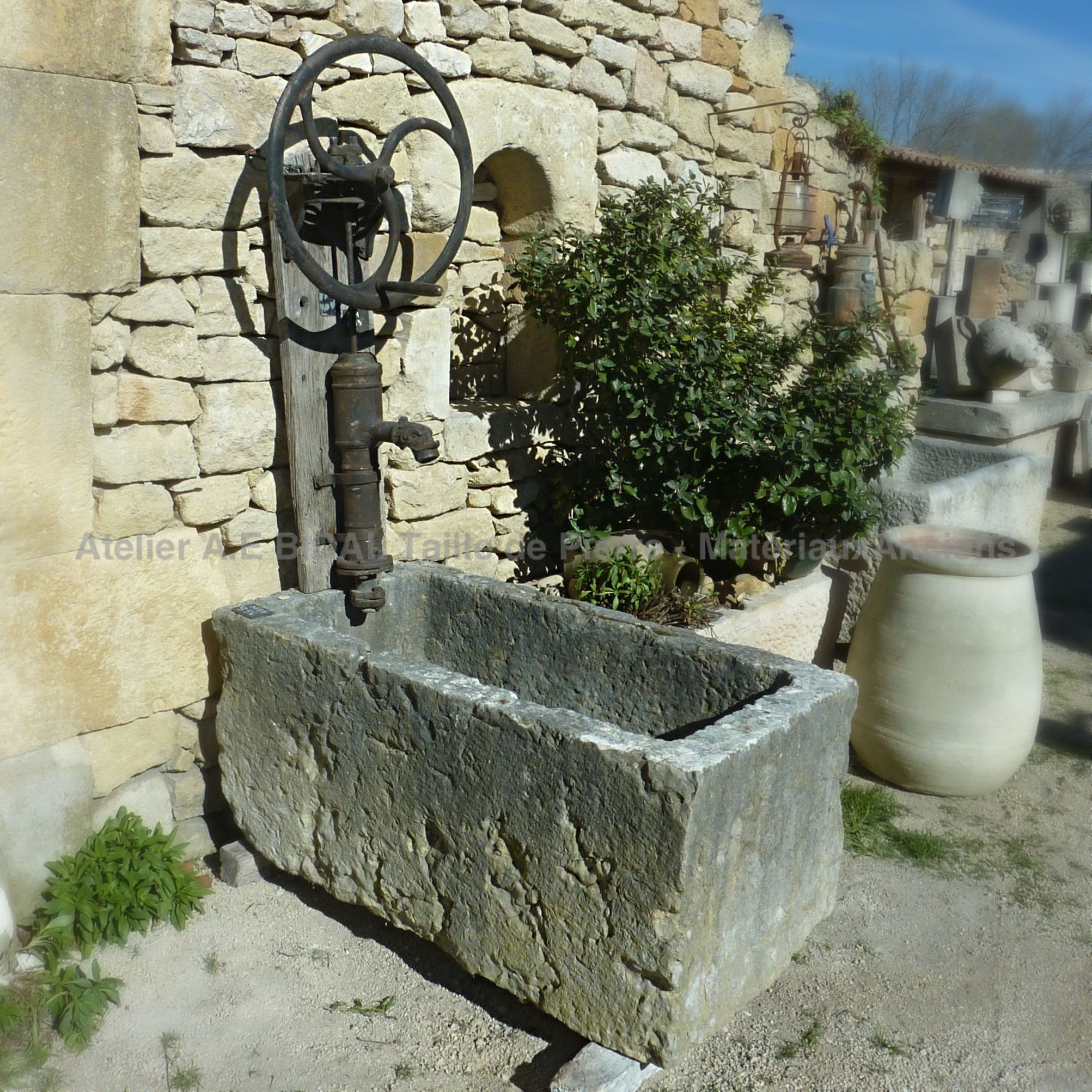 Beau bac rectangulaire en pierre ancienne patinée ** VENDU