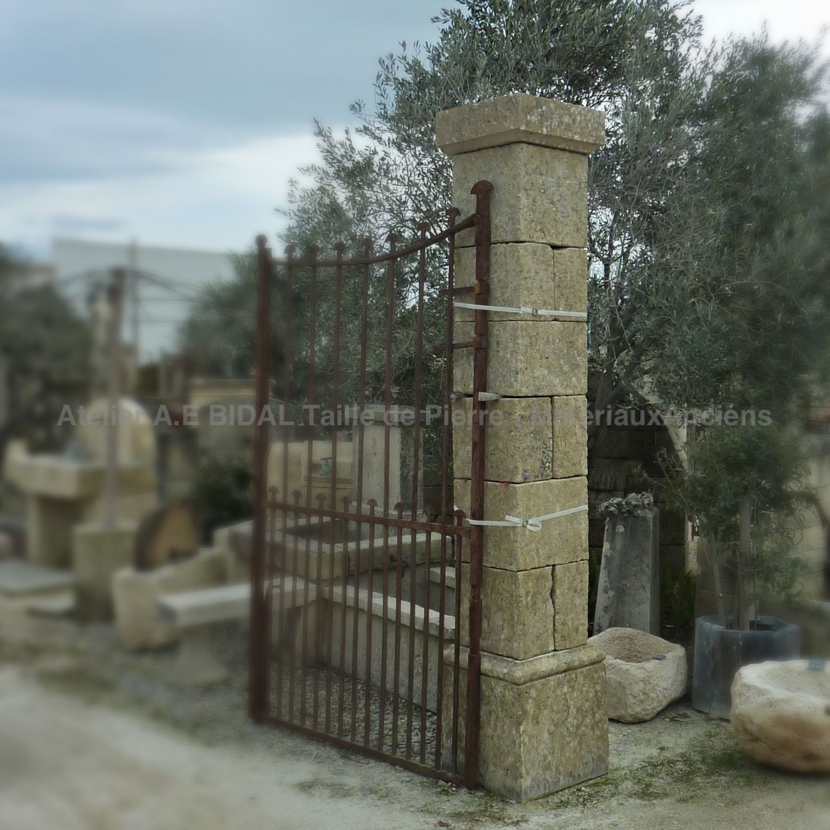 Pair of old stone pillars * * Available at the stonemason Alain BIDAL in Provence.