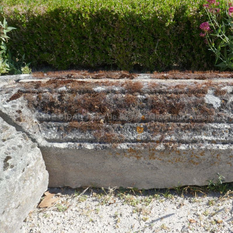 Bassin ancien pour jardin en vieilles pierres par Les Matériaux Anciens Alain BIDAL, Provence.