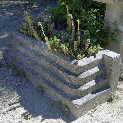 Jardinière en pierre ancienne pour une belle décoration du jardin - Atelier Alain BIDAL (Provence)