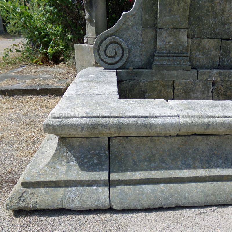 Wall fountain in weathered stones with hand-sculpted head - Atelier Alain BIDAL (Provence)