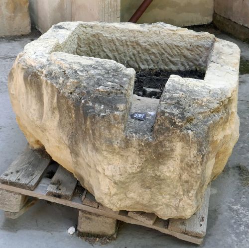 Rectangular atnqiue trough in stone with drainage - Old stone basin.