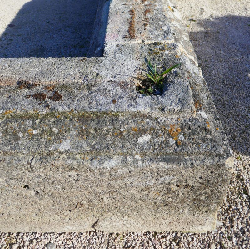 Stone basin for a unique garden decoration | Antique basin in old stones from Bidal Alain.