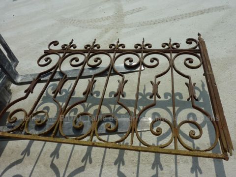 Lot de grilles en fer forgé ** VENDU