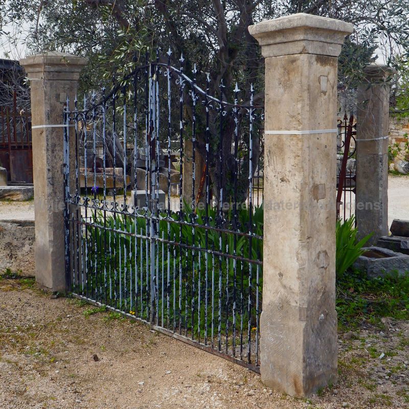 Reclaimed old stone gate pillars : stone pillars handcrafted by Atelier Alain BIDAL, Provence