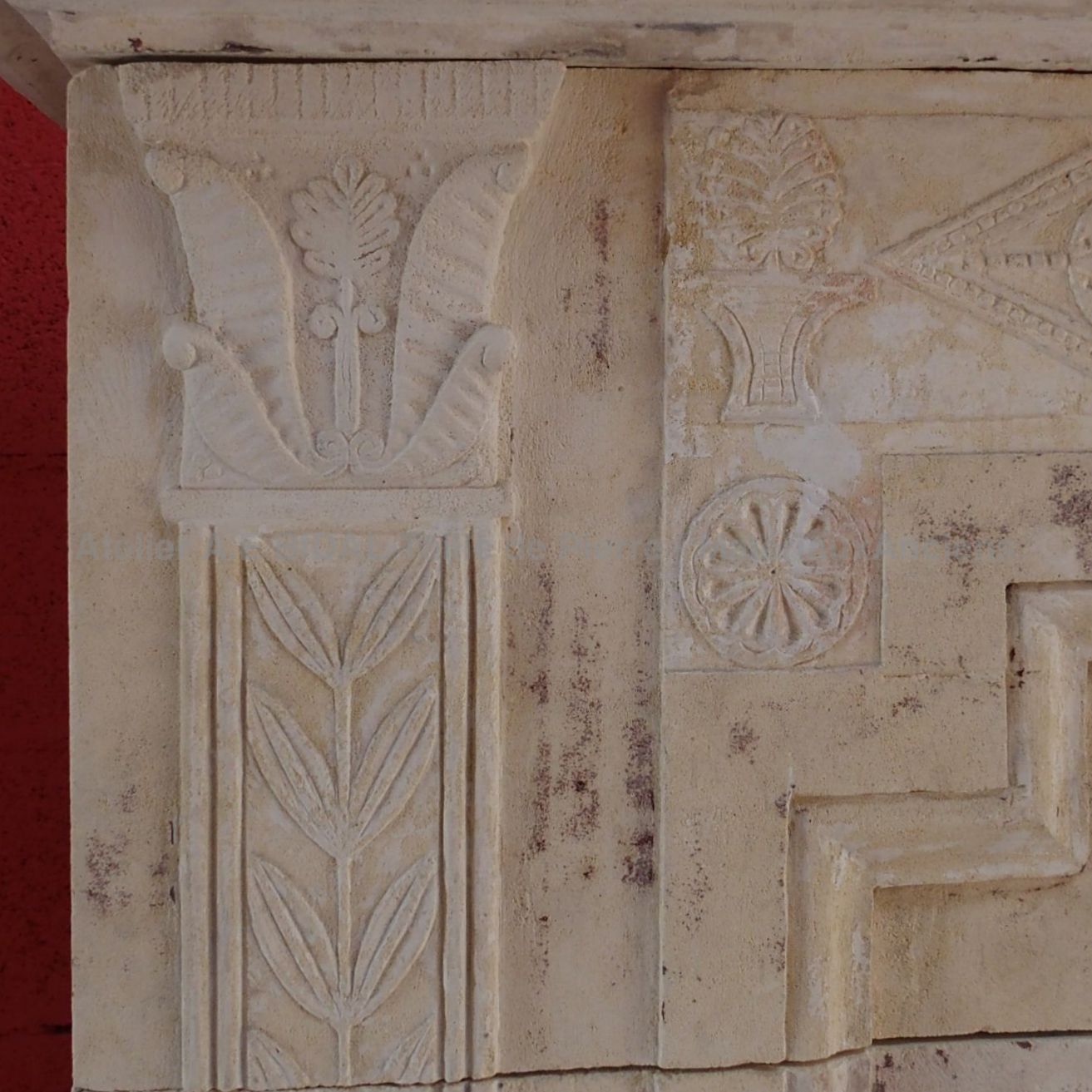 Louis XVI fireplace: details and embellishments.