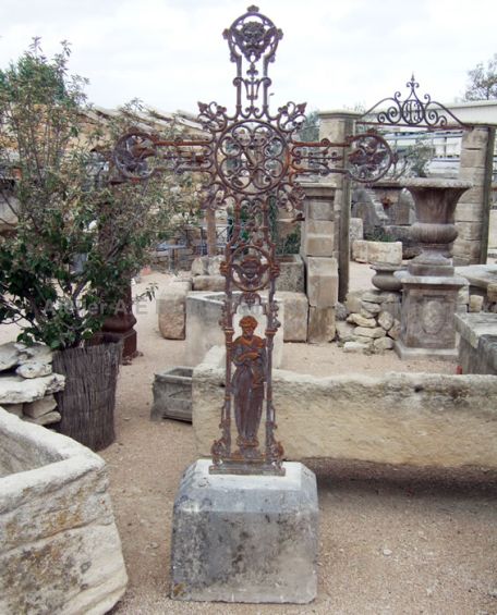 Croix ancienne en fonte ** VENDUE