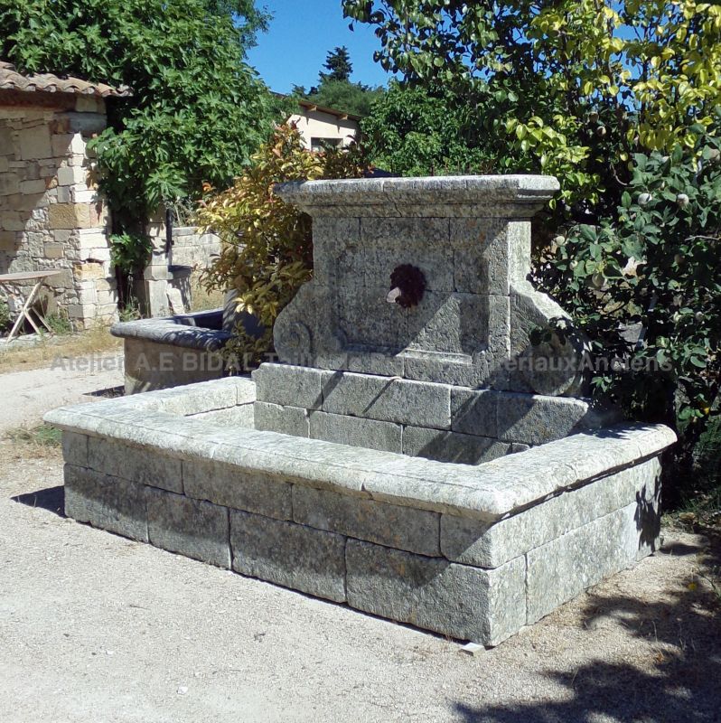 Atelier Alain BIDAL : wide selection of natural stone garden fountains at affordable prices