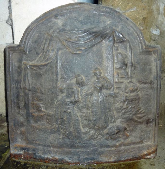 Belle plaque décorative cheminée - représentant une scène de la vie de tous les jours.