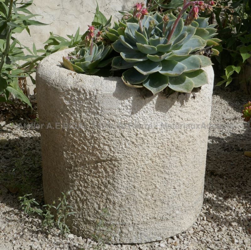 Beautiful circular stone basin - Old limestone planter