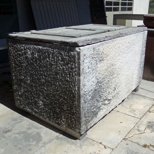 Large antique trough in weathered stone - Atelier Alain BIDAL (Provence)