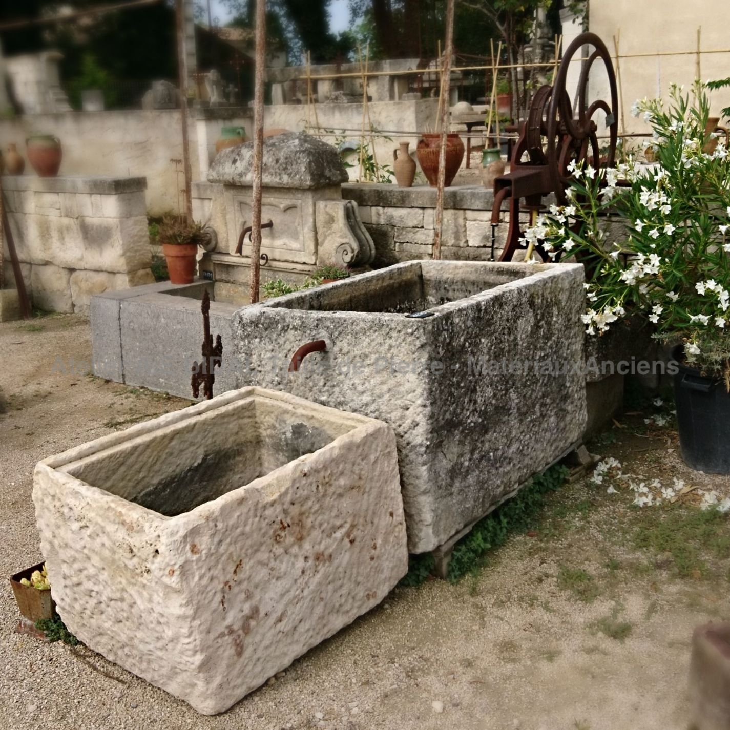 Grande fontaine de jardin | Fontaine d'extérieur avec 2 bacs à l'aspect unique et original.