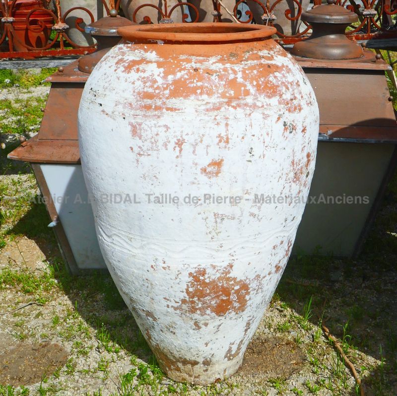 Ancienne poterie en terre cuite patinée : jarre en terre cuite - Les Matériaux Anciens en Provence Alain BIDAL