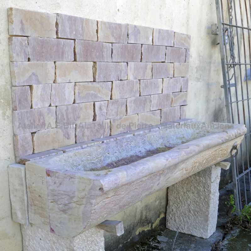 Évier en matériaux anciens pour cuisine d'été en vente en Provence, chez Atelier Alain BIDAL