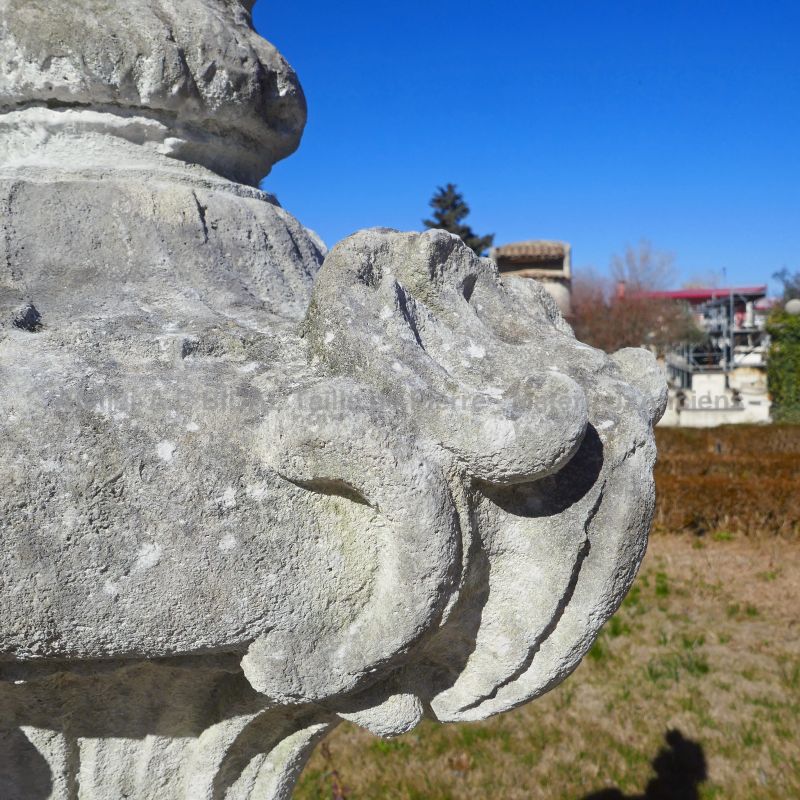 Ornement de jardin ancien en pierre : pot à feu en pierre - Atelier Alain BIDAL (Provence)