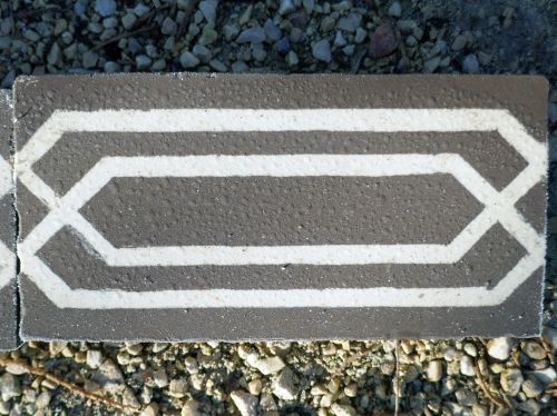 Frise ou crédence en carreau de ciment ancien : carrelage ancien en ciment par Atelier Alain BIDAL